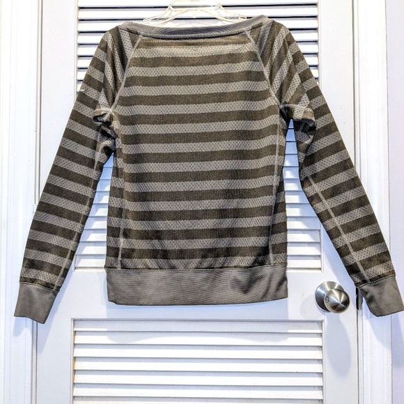 Nike Dri Fit Women's Small Gray Striped Mesh Perforated Long Sleeve Top Workout - Picture 9 of 12
